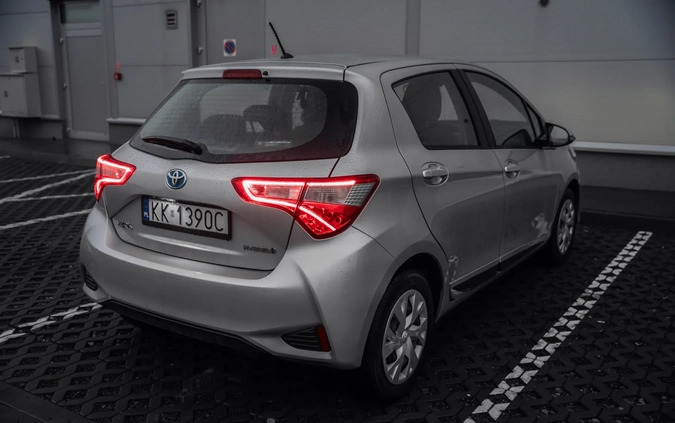 Toyota Yaris cena 51900 przebieg: 94800, rok produkcji 2018 z Sędziszów małe 137